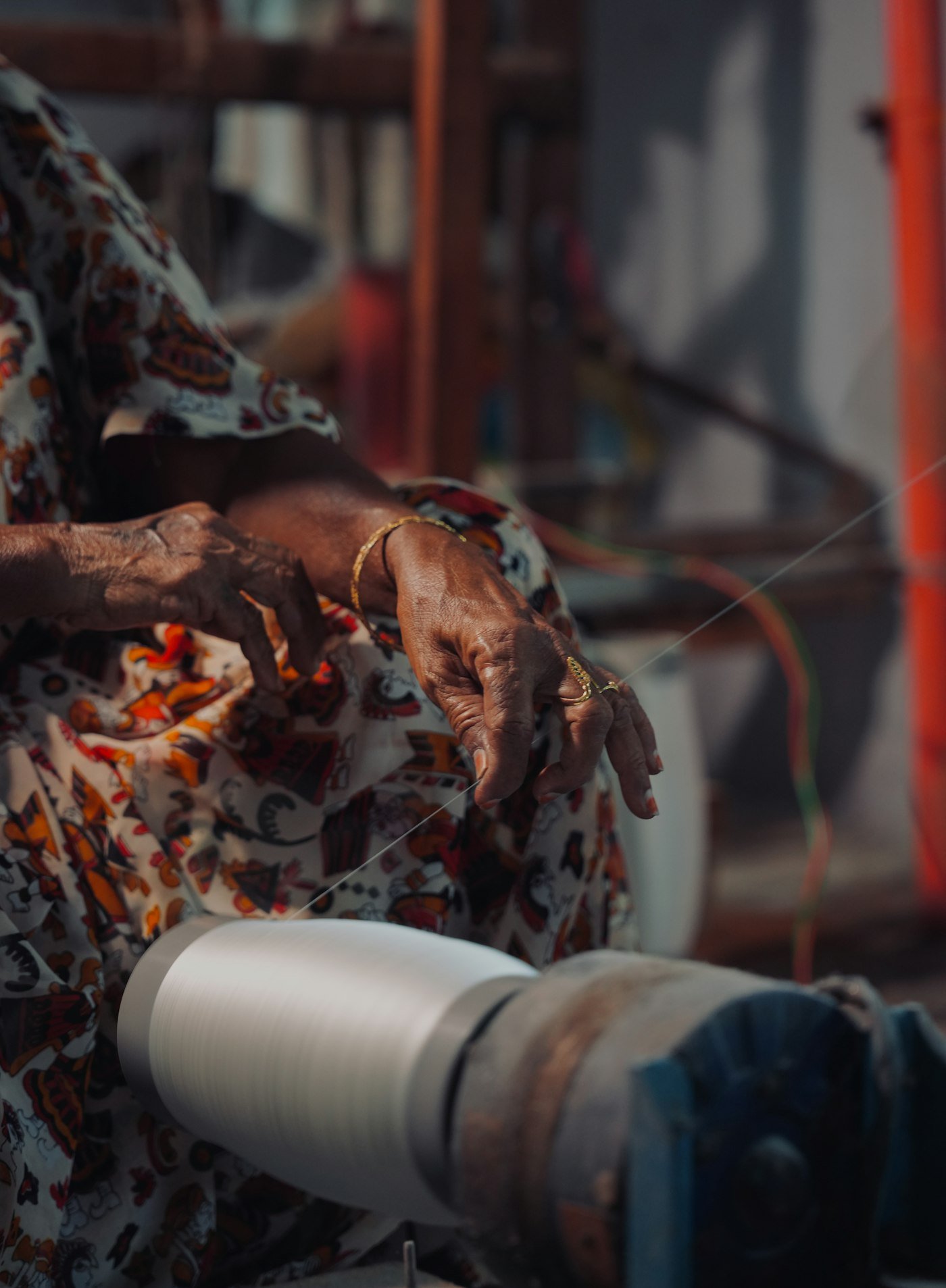 Hands winding thread onto a spool